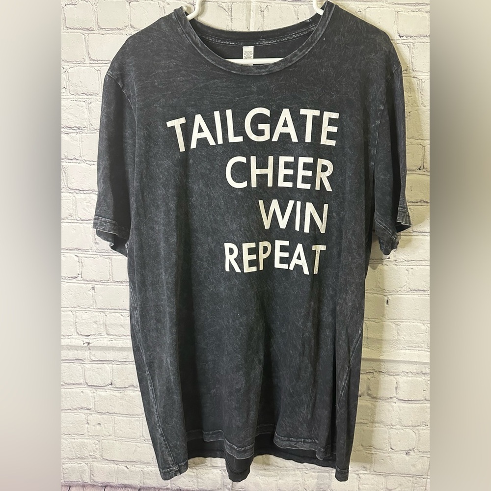 Women’s Graphic Tee - Tailgate Cheer Win Repeat size large